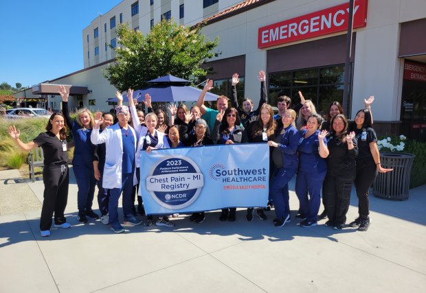 El personal del hospital celebra el premio al infarto